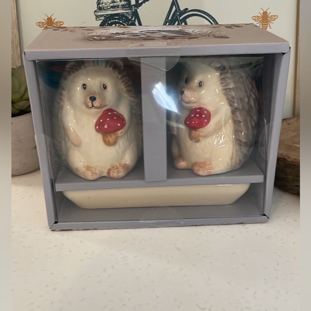 NEW Hedgehog Salt & Pepper Shakers With Tray